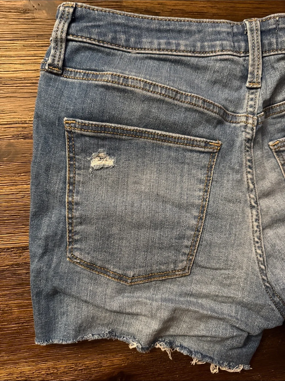 Universal Thread High Rise Medium Wash Distressed Denim Midi Shorts Size 6/28R